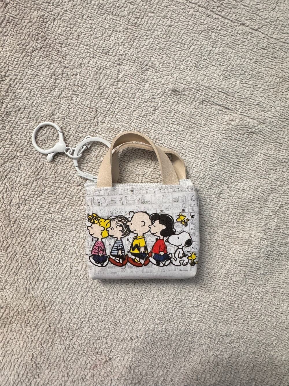 Peanuts Snoopy and Friends  keychain mini purse with zipper